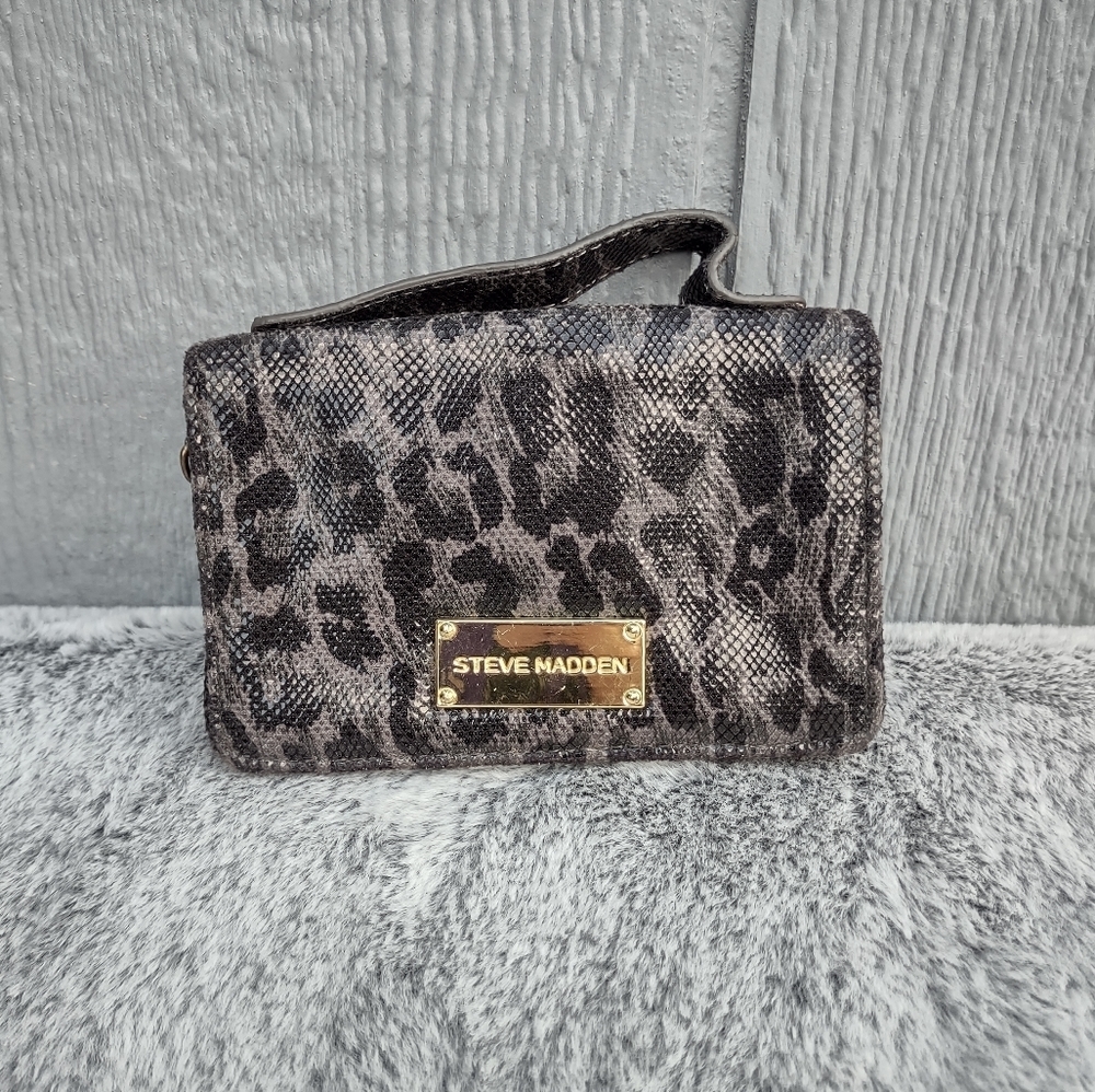 Steve Madden Animal Print Phone & Card Wallet